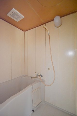 小松ビル２の浴室
