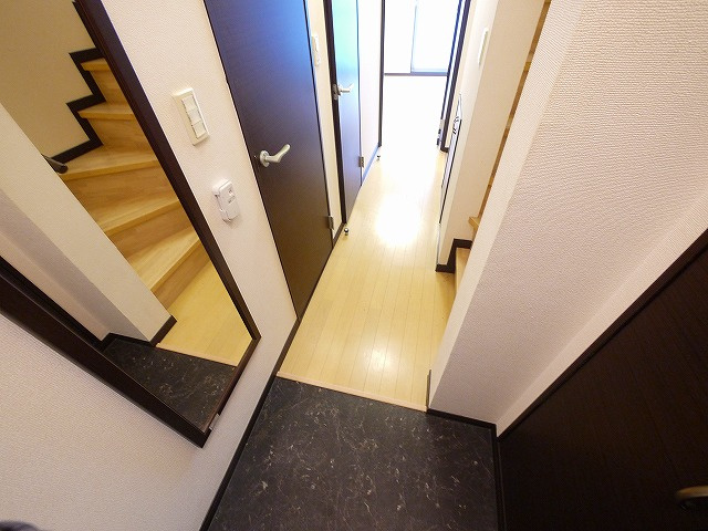 レオネクストサンシャイン岩室の玄関|きれいな玄関です