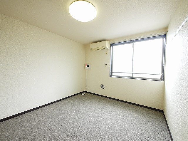 レオネクストサンシャイン岩室の洋室|広々とした洋室です