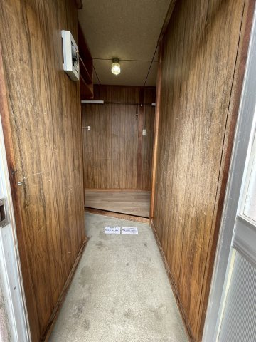 安彦ハイツの玄関