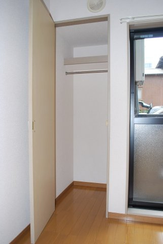 【収納】 | ムーンハイツ博多 | 別号室の写真になります。現況優先。