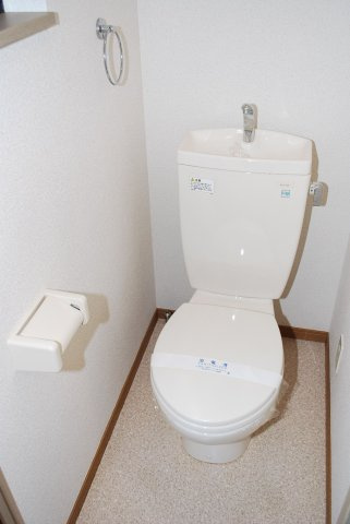 【トイレ】 | ムーンハイツ博多 | 別号室の写真になります。現況優先。