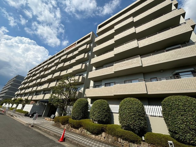 ●徒歩圏内に２沿線利用可能●２階部分東向き３ＬＤＫ住戸●宇治黄檗パーク・ホームズの外観|マンション外観