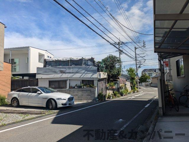 居相2丁目の中古のおうち　松山市居相2丁目中古戸建の前面道路含む現地写真|前面道路含む現地写真です