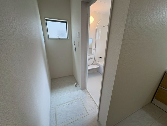 深草願成町2区画　１号地の玄関