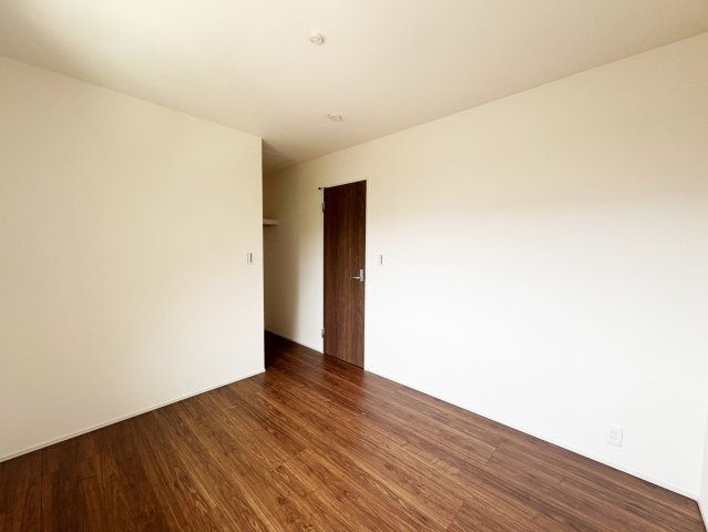 深草願成町2区画　２号地の洋室