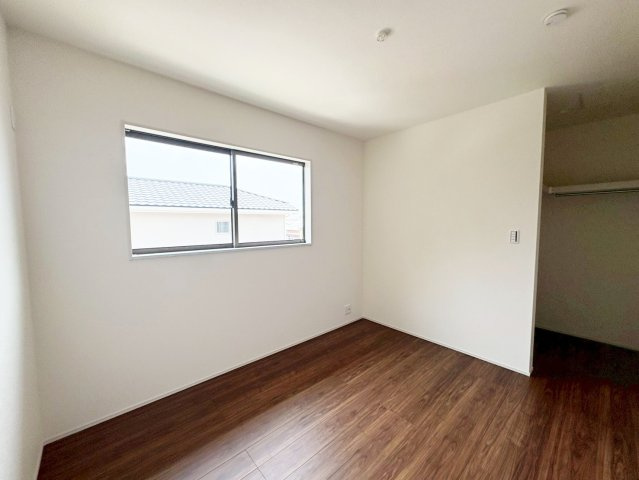 深草願成町2区画　２号地の洋室