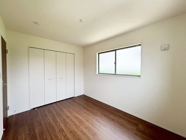 深草願成町2区画　２号地の洋室