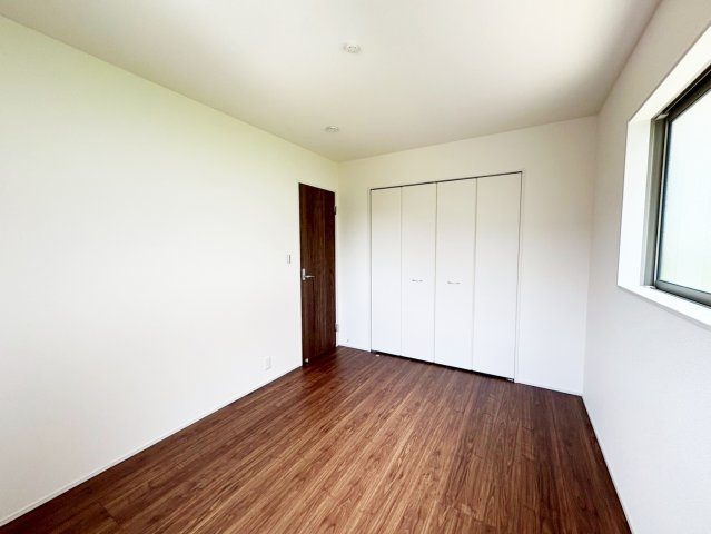 深草願成町2区画　２号地の洋室