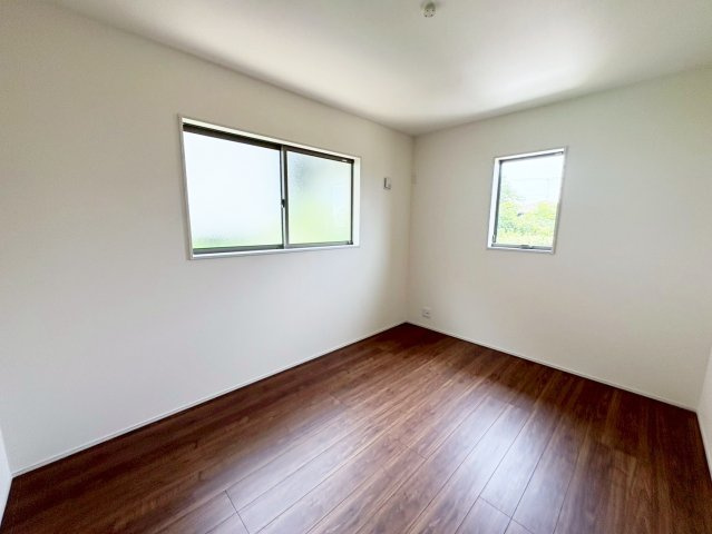 深草願成町2区画　２号地の洋室