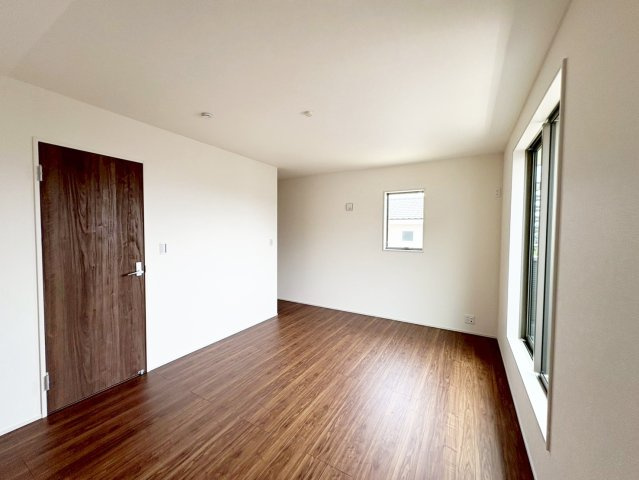 深草願成町2区画　２号地の洋室