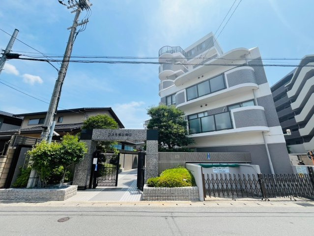 コスモ桃山南口　の外観|エントランスがオシャレな外観！現地の雰囲気を一緒に見に行きましょう！