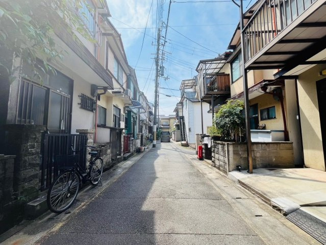 石田大山町の前面道路含む現地写真|「とりあえず実際の物件を見てみたい！」・「希望条件にあった物件と巡り会えない！」・「購入の意思はまだないが、色々話を聞いてみたい！」などなどお気軽にお問い合わせ下さい♪
