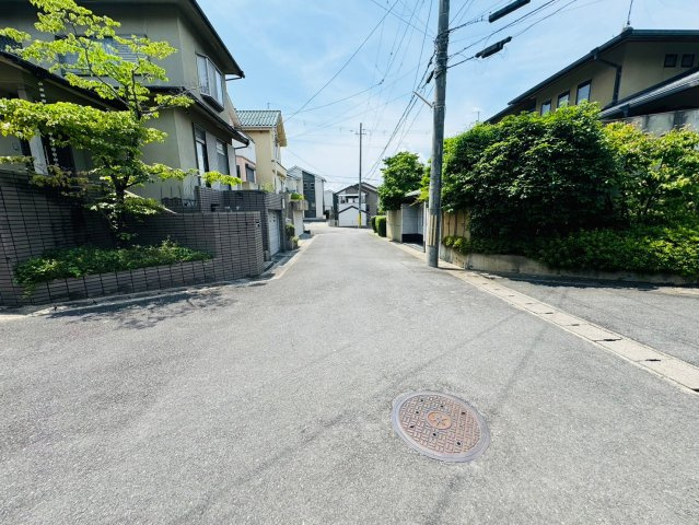 大亀谷東久宝寺の前面道路含む現地写真|閑静な住宅地！前道６mで車の駐車ラクラク！