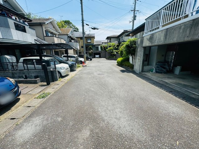 大亀谷東久宝寺の前面道路含む現地写真|閑静な住宅地！前道６mで車の駐車ラクラク！
