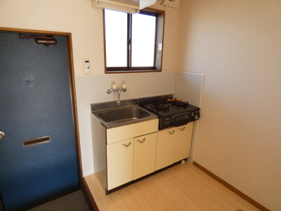 【キッチン】 | エステート野原 | コンパクトなキッチンで掃除もラクラク