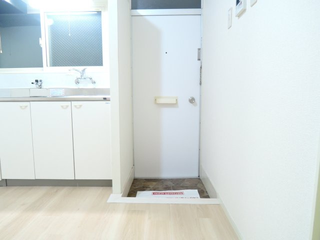 大原マンションの玄関