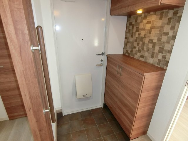 アイビーハイツの玄関