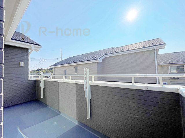 坂東市沓掛23-P1　新築戸建て　14号棟のバルコニー|お布団やラグなどの大きな物も干しやすい広々としたバルコニー！