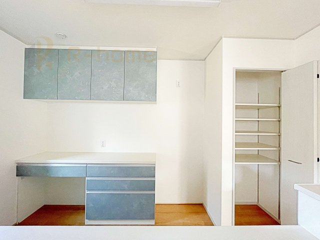 坂東市沓掛23-P1　新築戸建て　14号棟の収納|食器類や調理器具もスッキリ片付くカップボード＆キッチン収納！