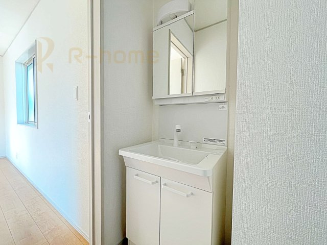 坂東市沓掛23-P1　新築戸建て　14号棟の洗面所|便利な2階洗面台！忙しい朝も嬉しい設備です♪