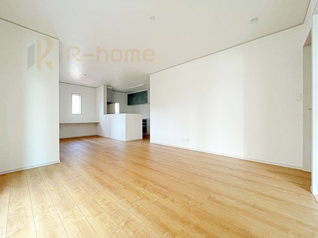 坂東市沓掛23-P1　新築戸建て　14号棟の居間・リビング|広々としたLDK♪充分な広さがあり、ご家族でインテリアのレイアウトを考えるのも楽しみですね！