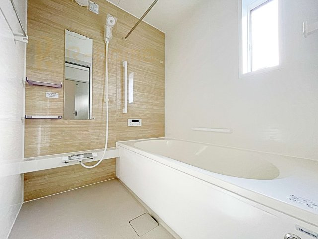 坂東市沓掛23-P1　新築戸建て　14号棟の浴室|足を伸ばしてもゆったりできるバスルーム♪機能性も取り入れて使い易さも保証します♪