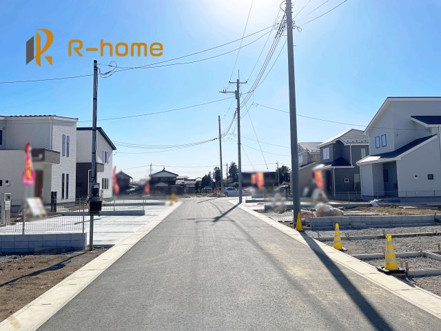 坂東市沓掛23-P1　新築戸建て　15号棟の前面道路含む現地写真|『今から見たい！』大歓迎です♪
お気軽にＲ－ｈomeまでお問い合わせください。