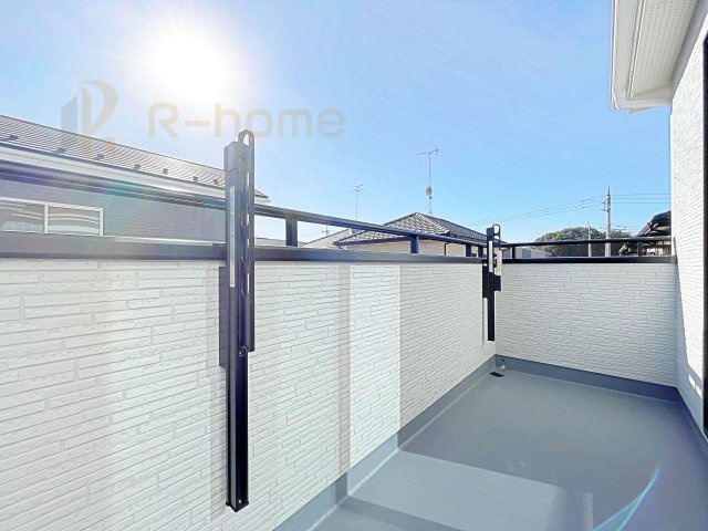 坂東市沓掛23-P1　新築戸建て　15号棟のバルコニー|お布団やラグなどの大きな物も干しやすい広々としたバルコニー！