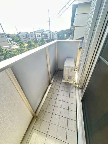 calme court津之江C棟のバルコニー