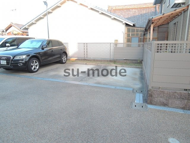 calme court津之江C棟の駐車場