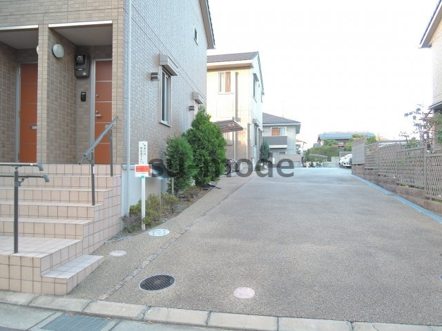 calme court津之江C棟のエントランス