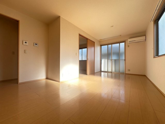 calme court津之江C棟の居間・リビング