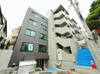 【外観】 | GRAN PASEO 方南町 | 鉄筋コンクリート造のがっちりとした建物。