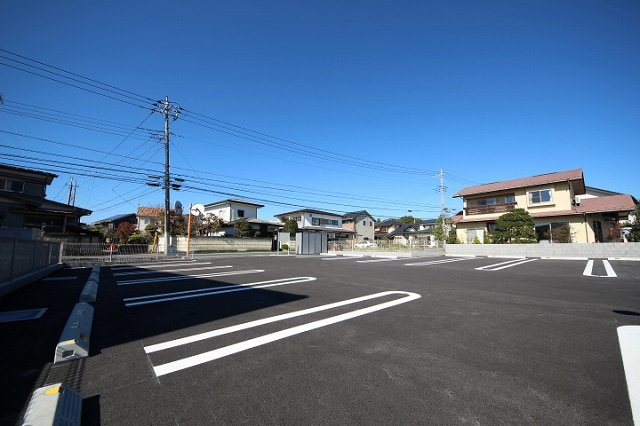 イーストタウンの駐車場|駐車場と周辺の様子です