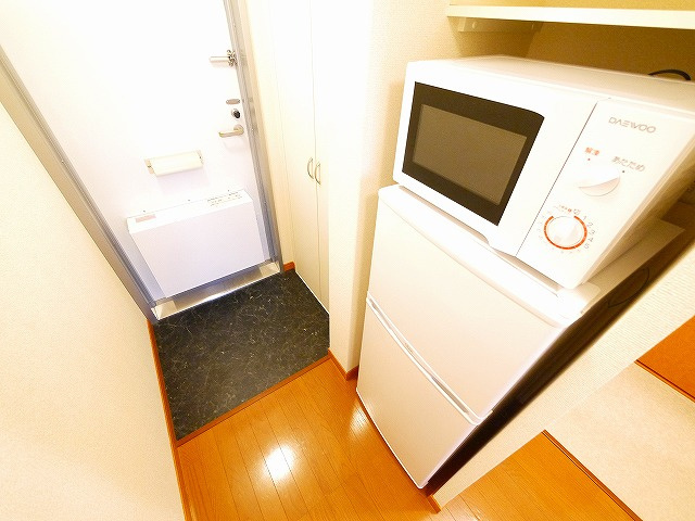 レオパレスハートフル西大寺の内装|明るい色調の室内です