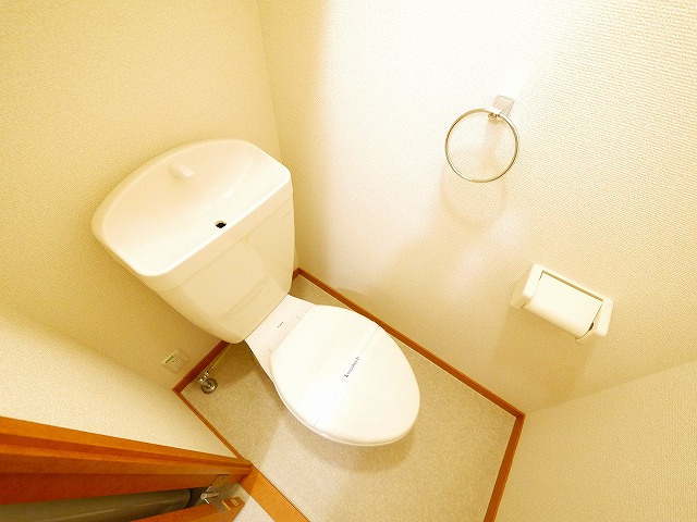 レオパレスハートフル西大寺のトイレ|ゆったりとした空間のトイレです