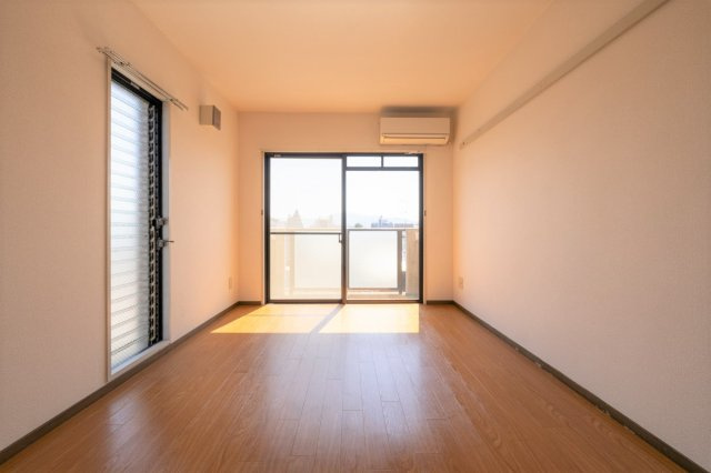 エステート朱雀の居間・リビング