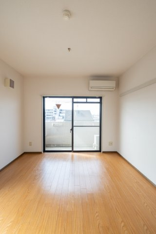 エステート朱雀の居間・リビング