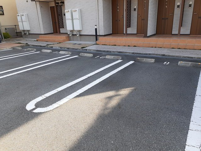 ソレイユＡの駐車場