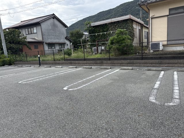 ソレイユＡの駐車場