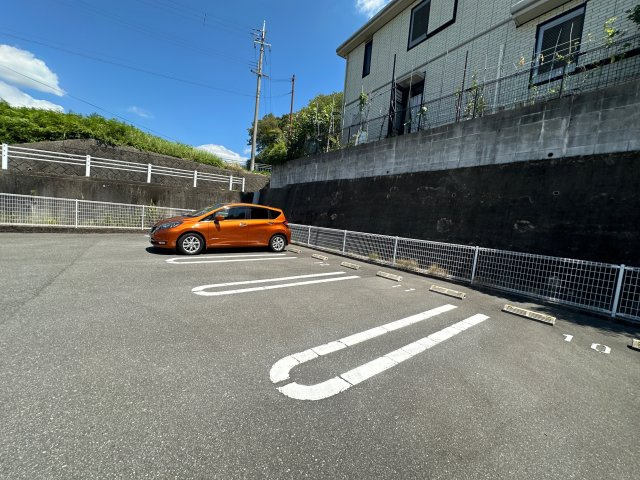 カプリスコート・バードⅡの駐車場