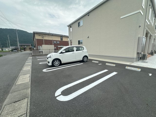ラティオスの駐車場