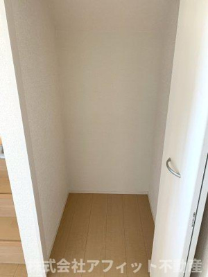 【その他】 | こもれび館 | 階段横の物入れ