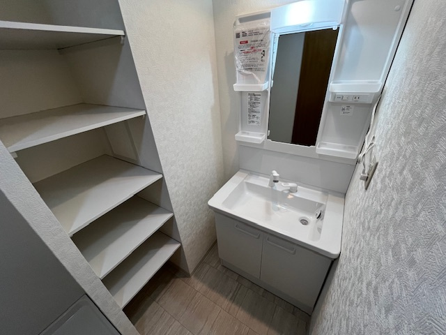 河内長野グリーンマンションの独立洗面台