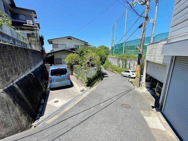 和泉市王子町　中古戸建の前面道路含む現地写真