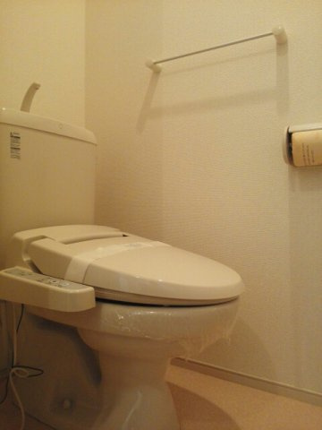 グランドソレイユのトイレ|落ち着いた色調のトイレです