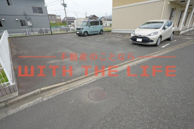 クレイドル【キャッシュバック対象物件】の駐車場|カースペースがあります