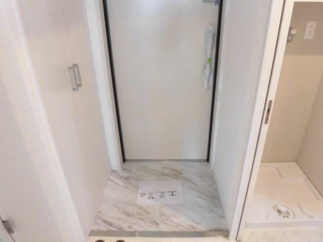 シューズボックス付きの玄関です