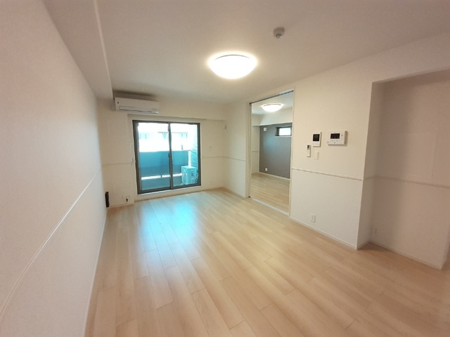 サニーレジデンス高槻本町の居間・リビング